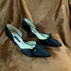 Women’s Sz 8.5 Black Satin 3”Heels